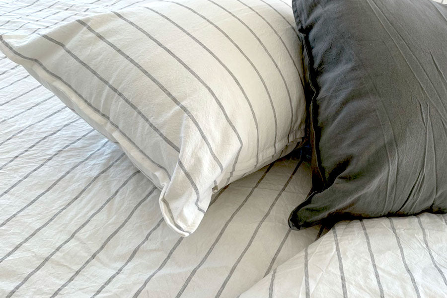 Almohadon Stripes Gray 50 x 70 cm