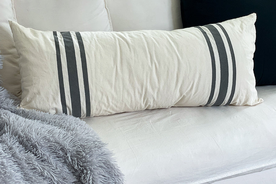 Almohadón Doble Raya Francesa Gris Oscuro 40x90 cm