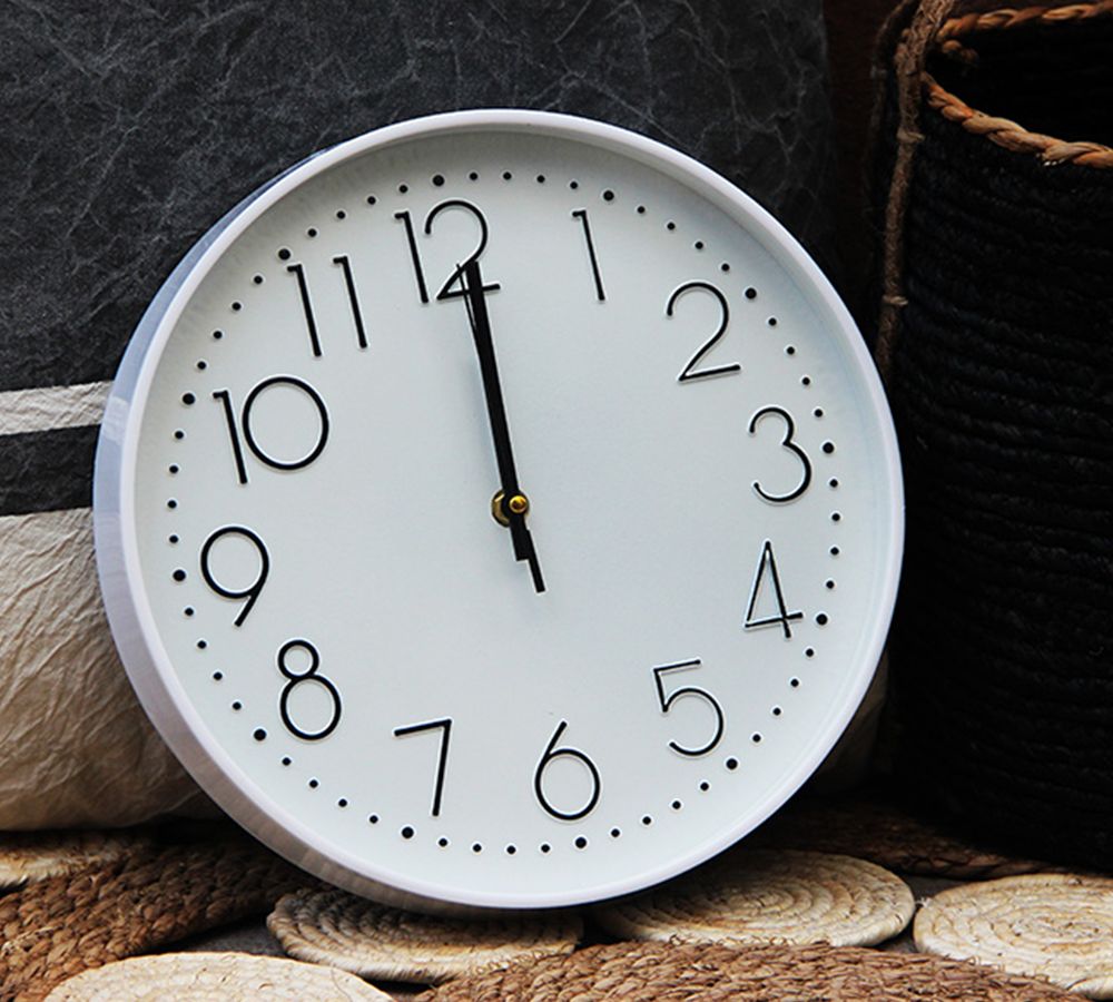 Reloj Blanco y Negro 29 cm