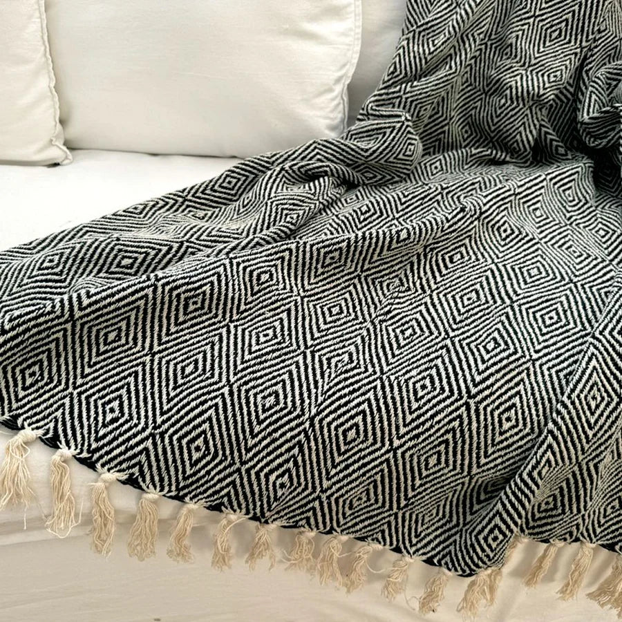 Pack 2 Piezas Almohadón Daria 45 cm x 45 cm/Manta Indra Black 130 cm x 170 cm