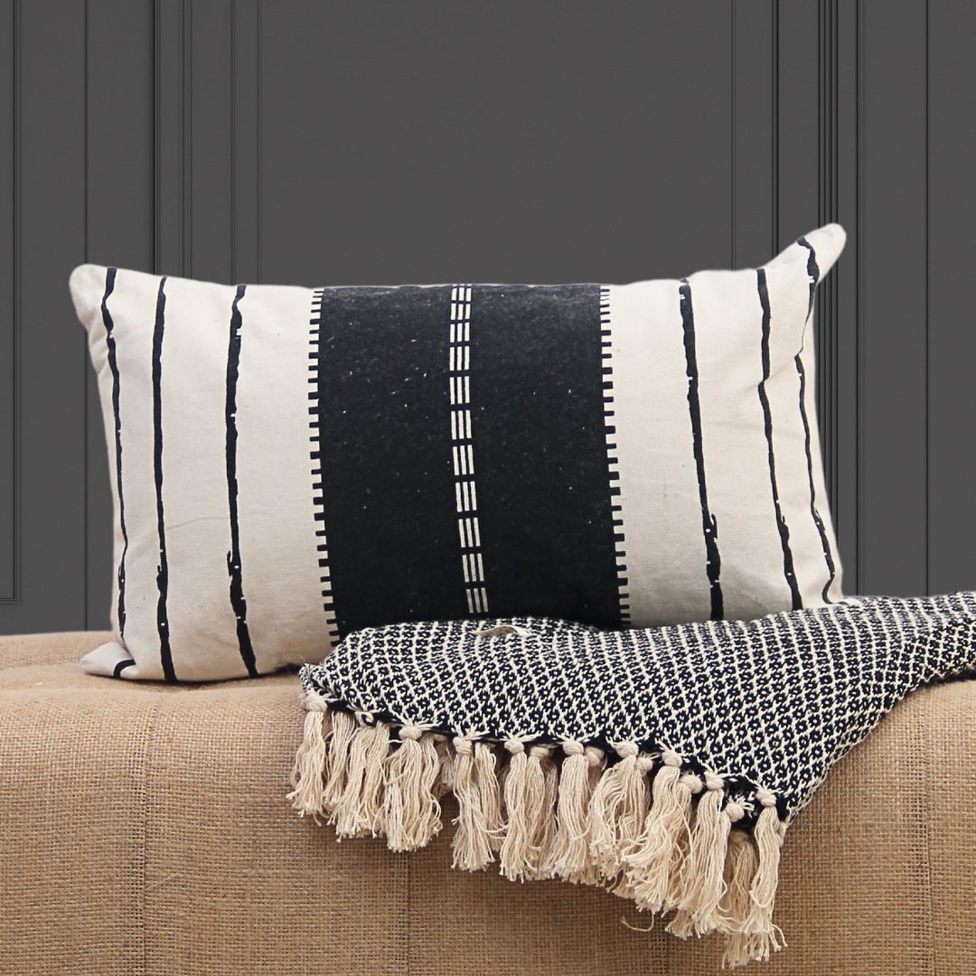 Pack 2 Piezas Almohadón Nilo 30 cm x 50 cm/Manta Tika Black 130 cm x 170 cm