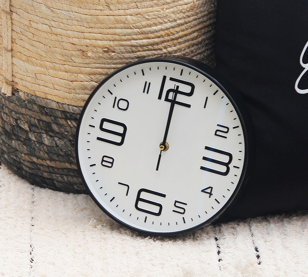 Reloj Blanco y Negro 24,5 cm