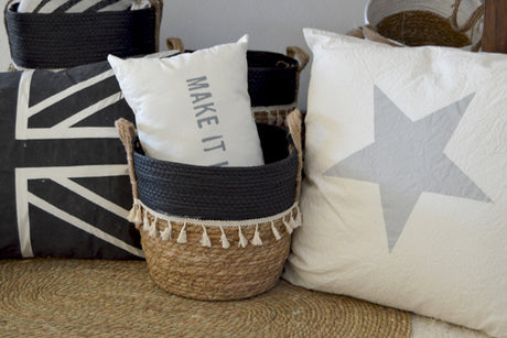 Canasto Uma Mediano Negro