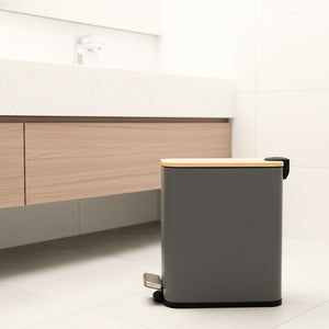 Tacho Rectangular con Tapa de Bambú Cierre Soft 5L Gris