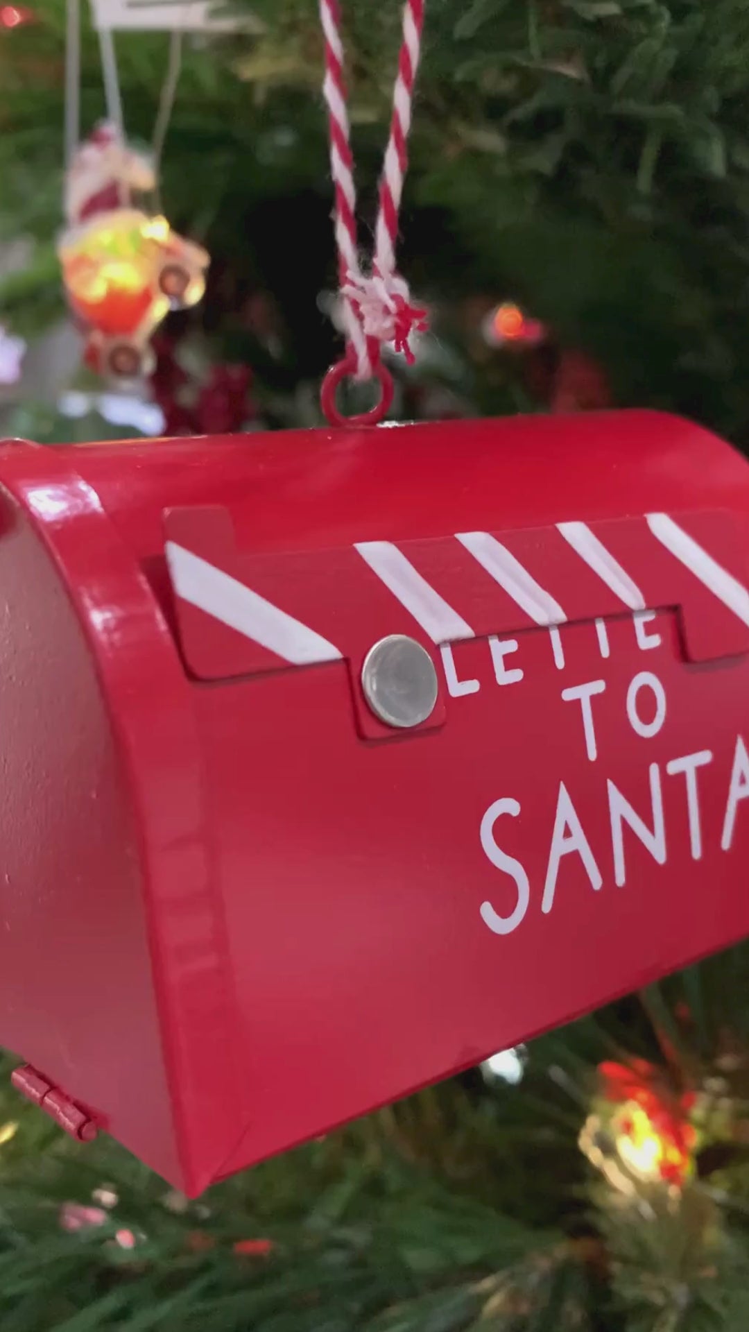 Adorno Buzón Letters to Santa